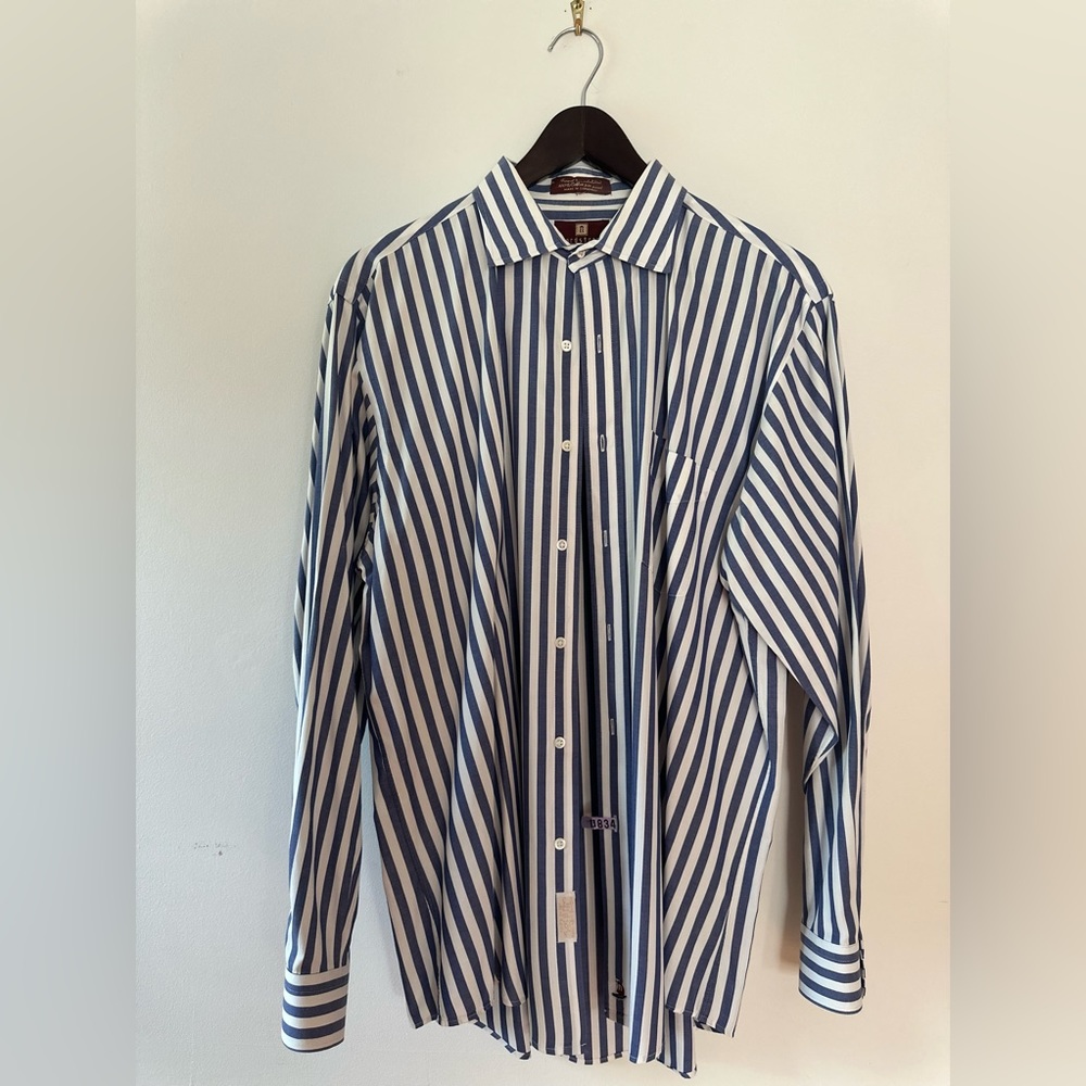 Norsdstrom Large 100 % Cotton  Classic Blue and White  Wide Striped Shirt 16 33